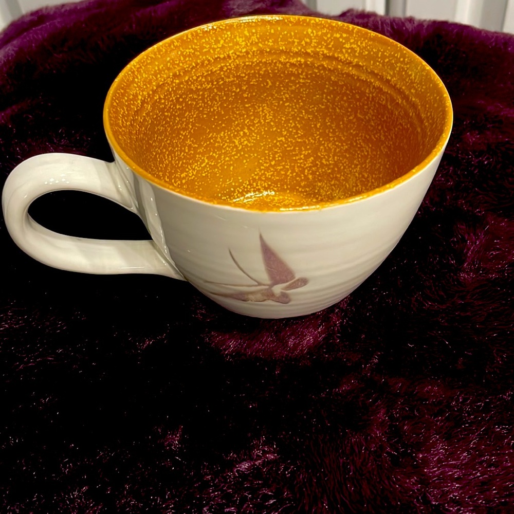 Pier 1 Imports Design 19oz set of 2 collectible mug "Sponge-like art Butterfly" - Picture 5 of 9
